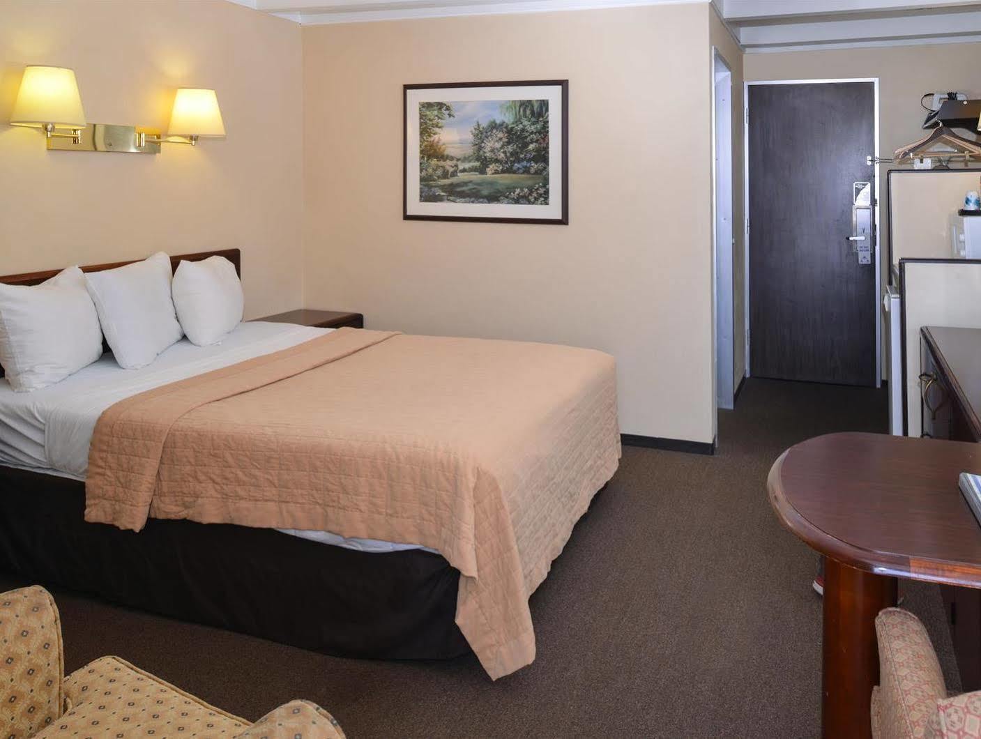 Americas Best Value Inn - Campus View Eau Claire Kültér fotó