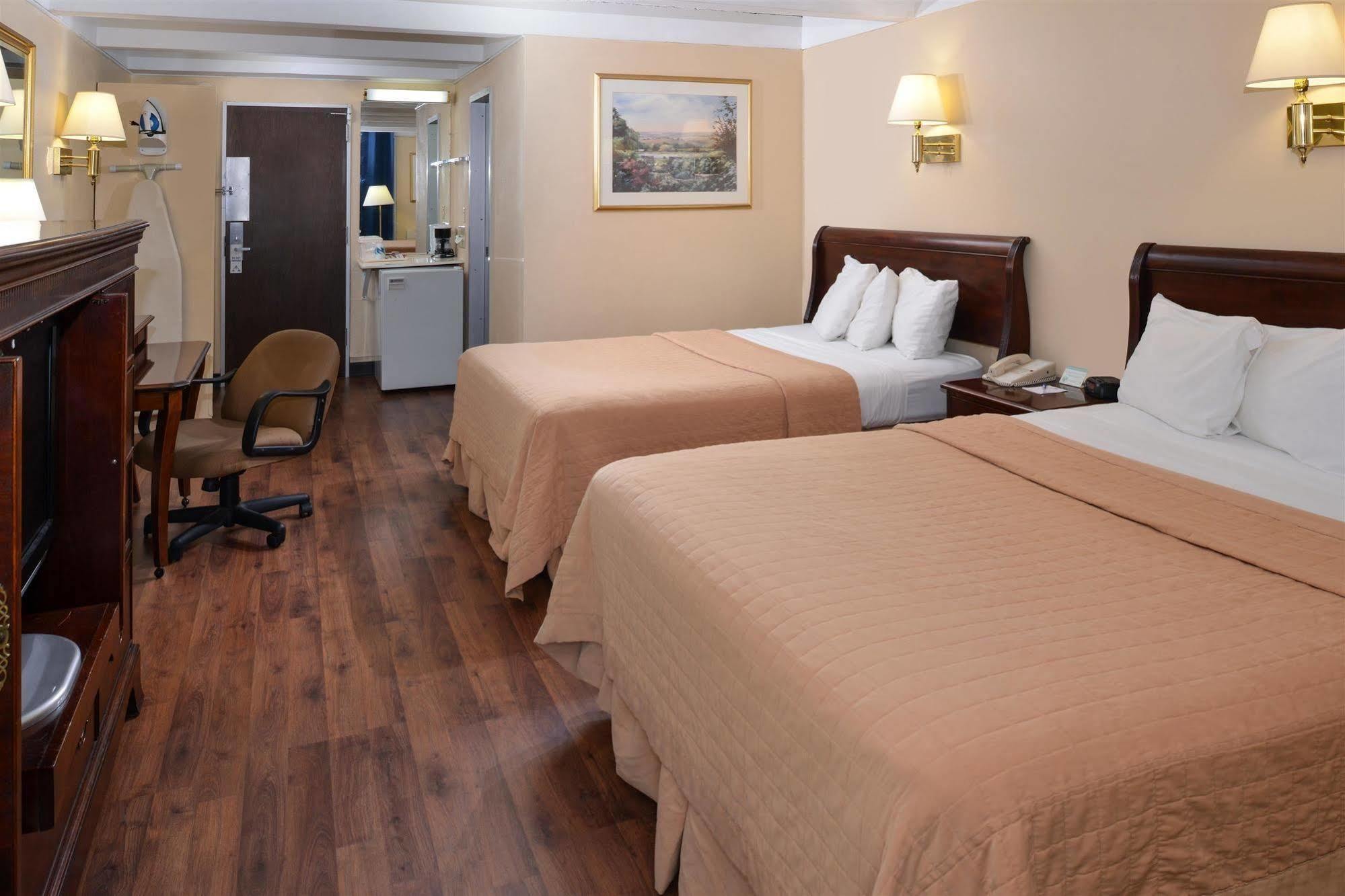 Americas Best Value Inn - Campus View Eau Claire Kültér fotó