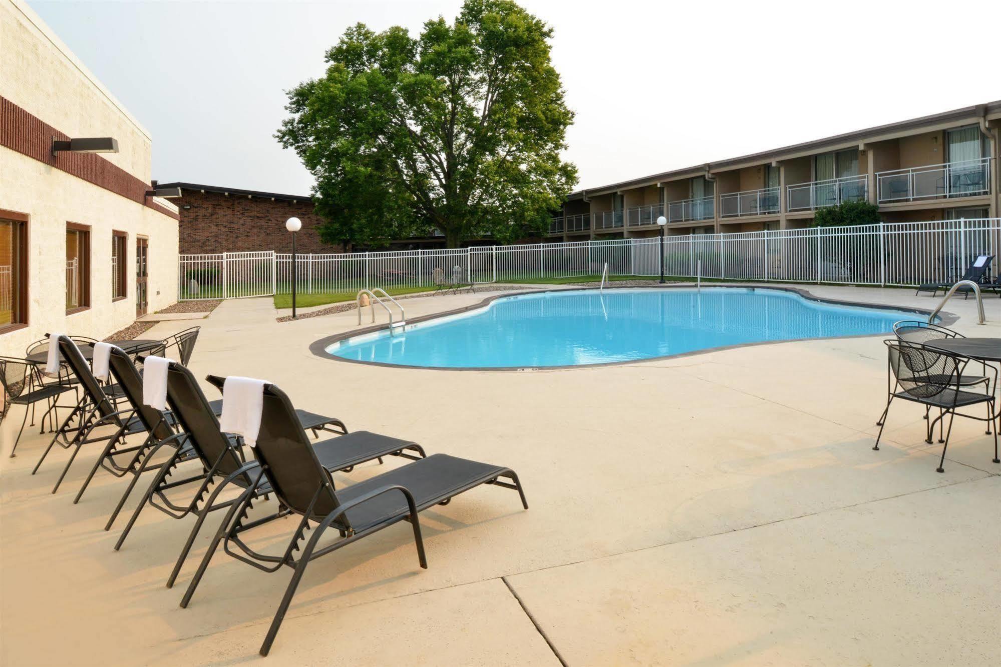 Americas Best Value Inn - Campus View Eau Claire Kültér fotó